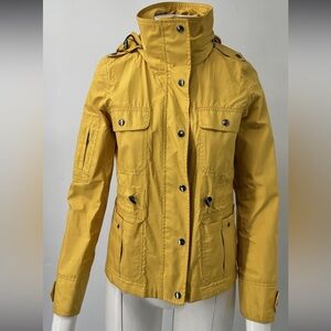 Burberry London Yellow Elastic Waist
Multi-Pocket Hooded Rain Jacket Size Large